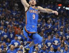 IM体育官方网站-包含热火B队轻取雄鹿，卡鲁索统治全场的词条