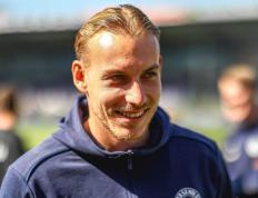 IM体育官方网-德甲比赛中一名年轻球员崭露头角的简单介绍