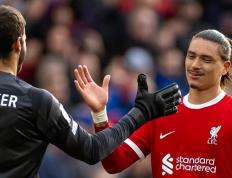 IM体育注册链接-包含欧洲名将转会传闻纷纷，各队争夺激烈进行的词条