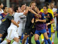 IM体育官方网-西甲巴塞罗那vs皇家马德里豪门对决，梅西会踢出怎样的火花？的简单介绍