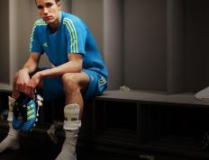 IM体育动画直播通道-浓眉统治内线，山西狂胜广东！比赛悬念半场终结