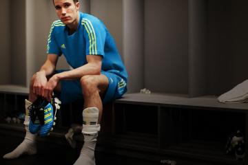 IM体育网页版登录入口-街道狂飙与绿茵颠覆，当F1引擎轰鸣遇见加纳足球奇迹