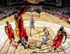 IM体育App下载-乔治关键回合不手软，北京队打穿广东队防线，战术与意志的双重胜利