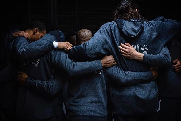 IM体育官方网站-火箭强势黄蜂,布拉德利统治全场