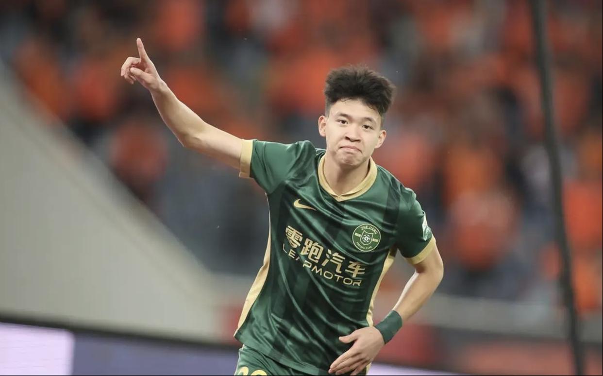 IM体育官方网-德甲比赛中一名年轻球员崭露头角的简单介绍