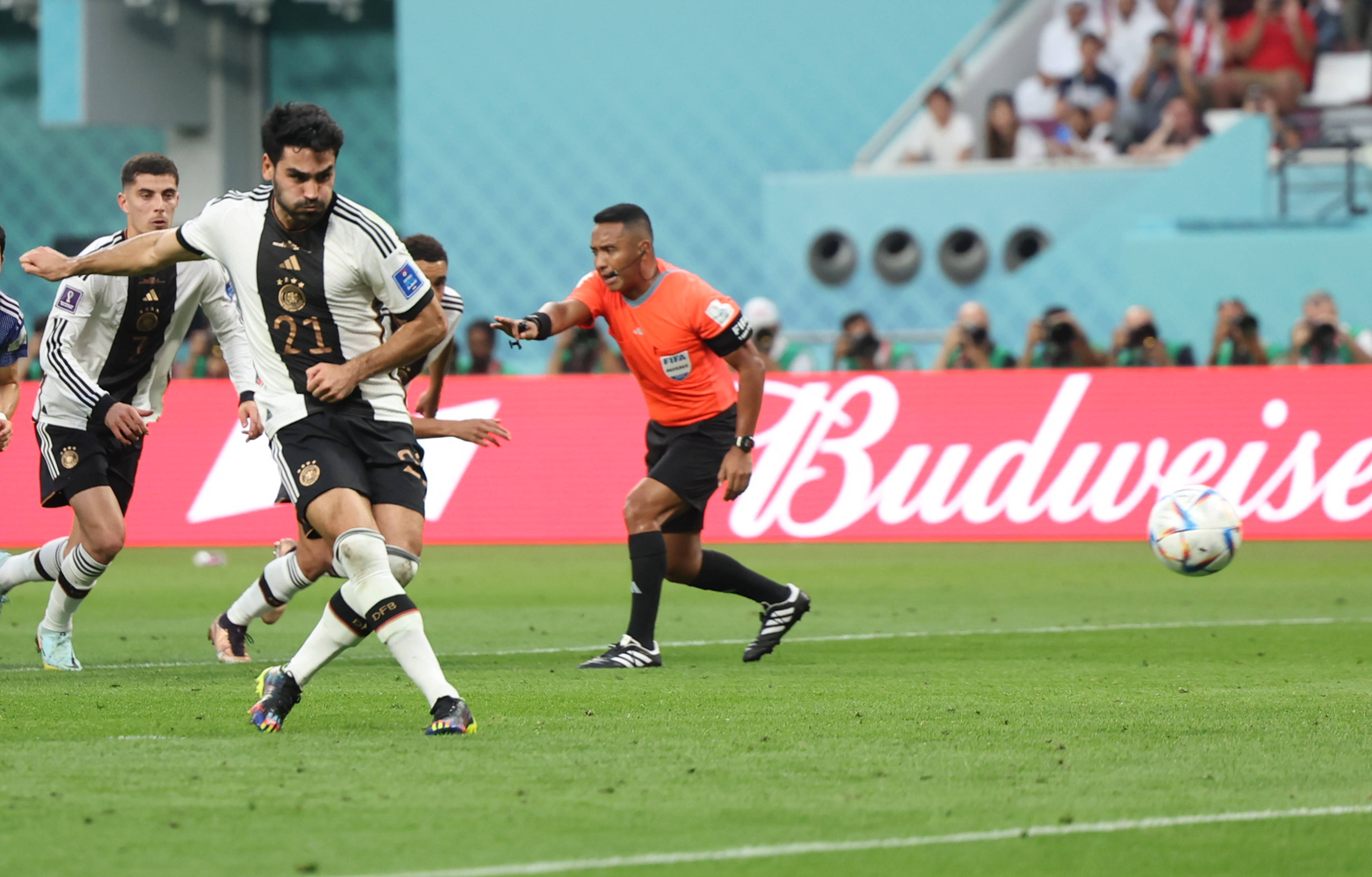 IM体育官方平台-关于汉堡占得先机,逼近德国足球第二线的信息