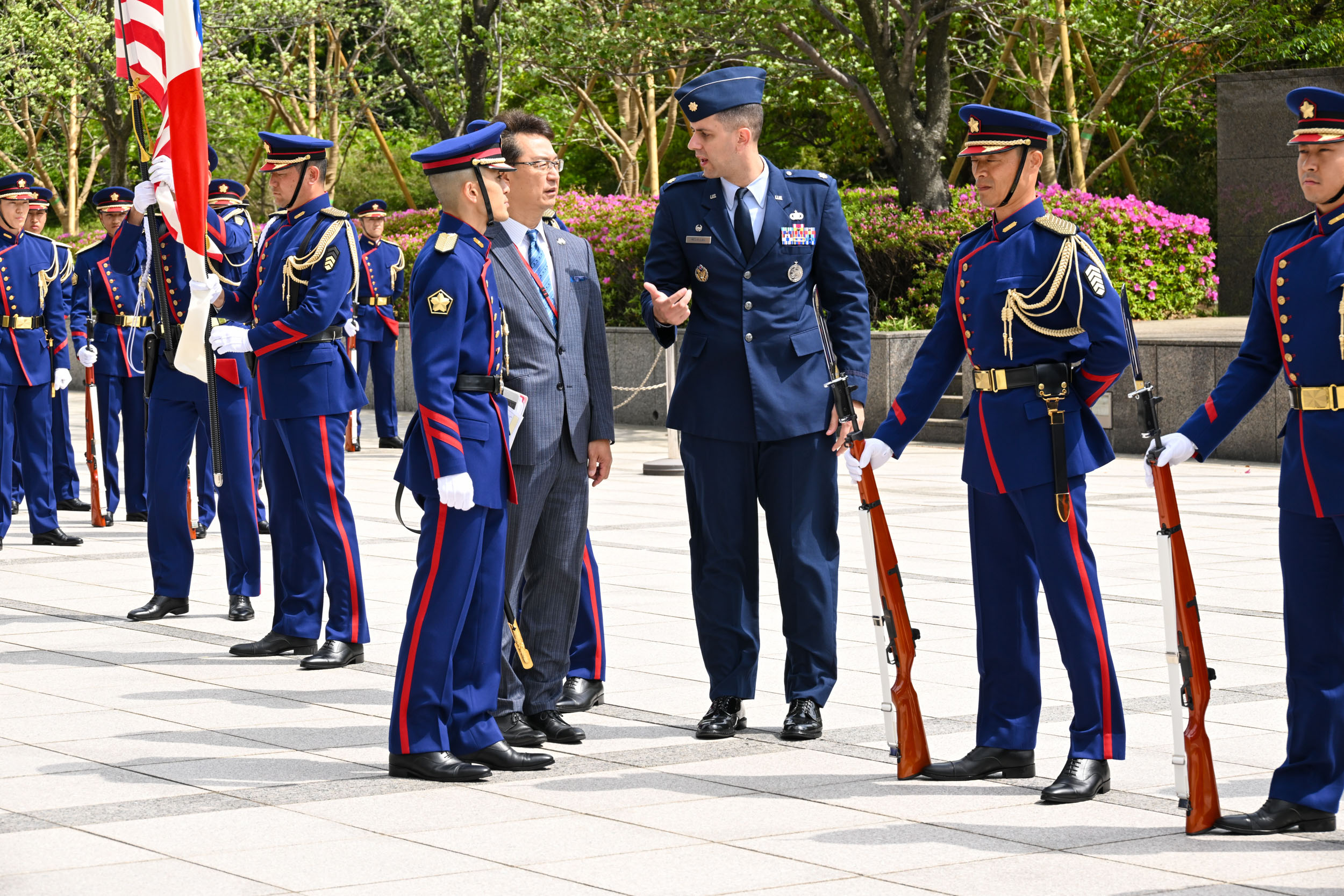 IM体育社区互动入口-帅气的庆祝动作赢得阵阵掌声