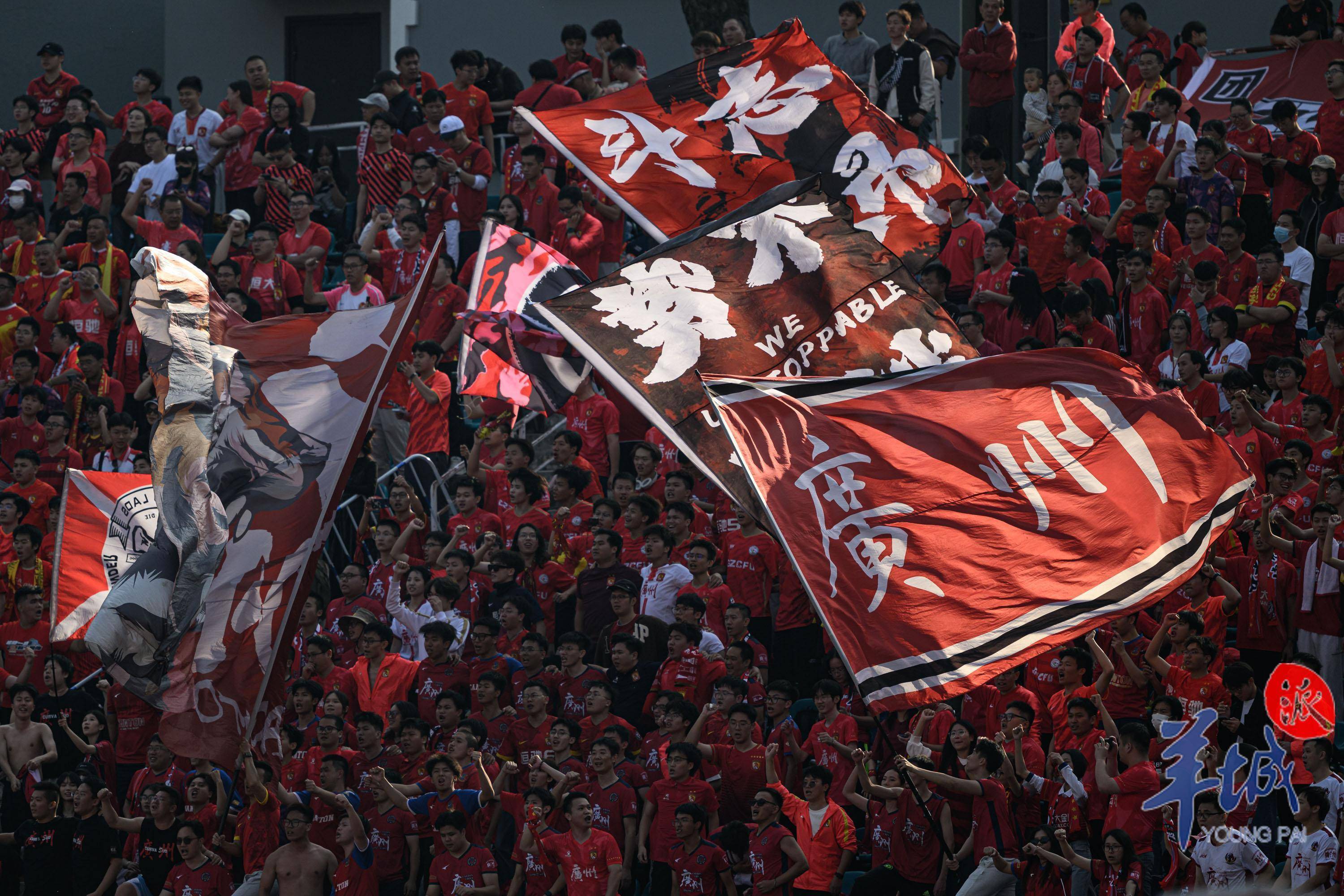 IM体育社区互动入口-帅气的庆祝动作赢得阵阵掌声