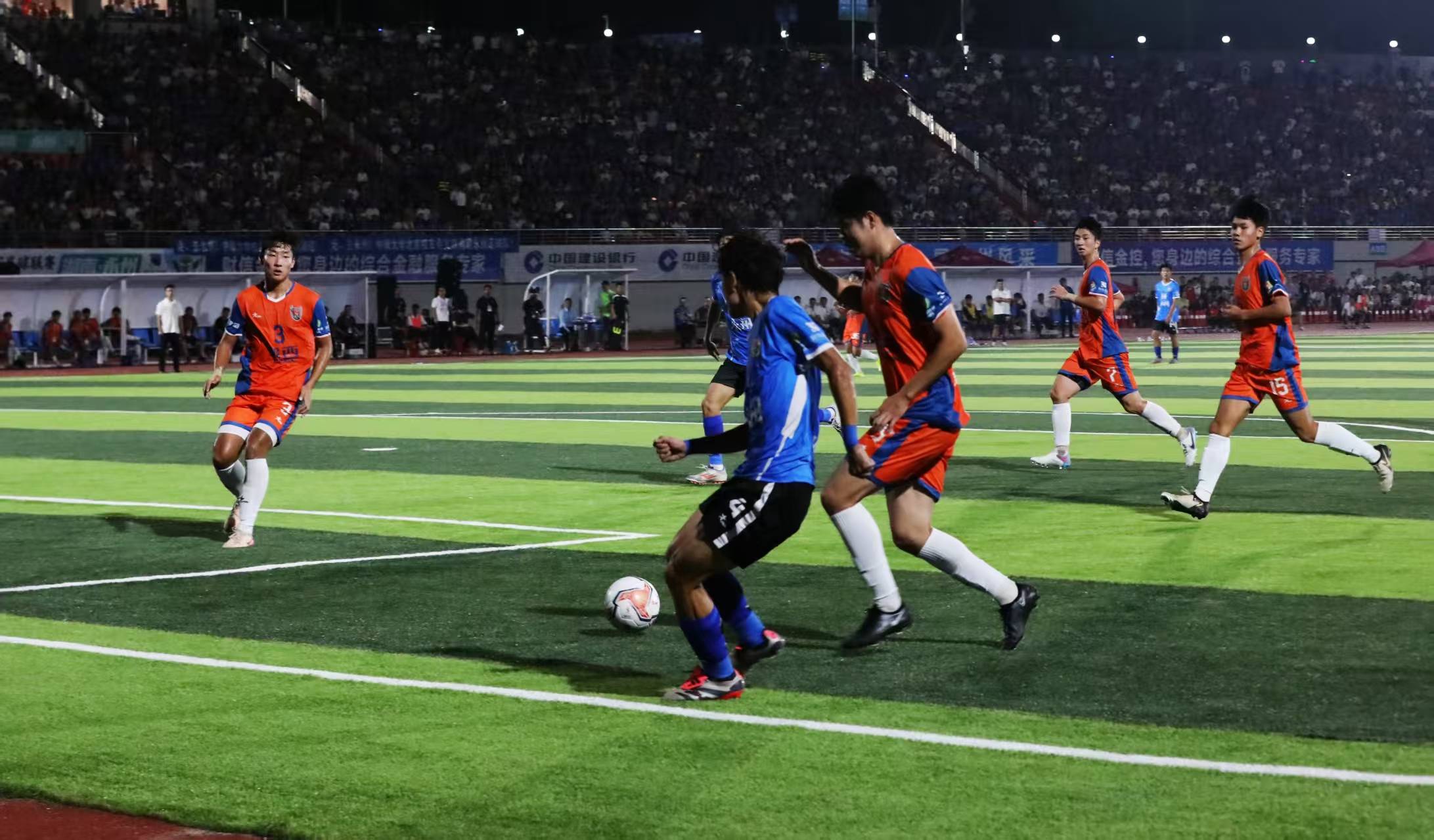 IM体育下载-包含半场紧张多变,球员奉献激烈角逐彰显拼搏精神的词条