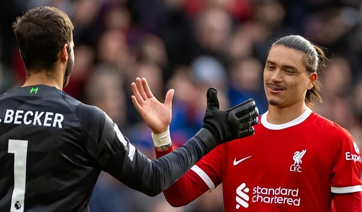 IM体育注册链接-包含欧洲名将转会传闻纷纷，各队争夺激烈进行的词条