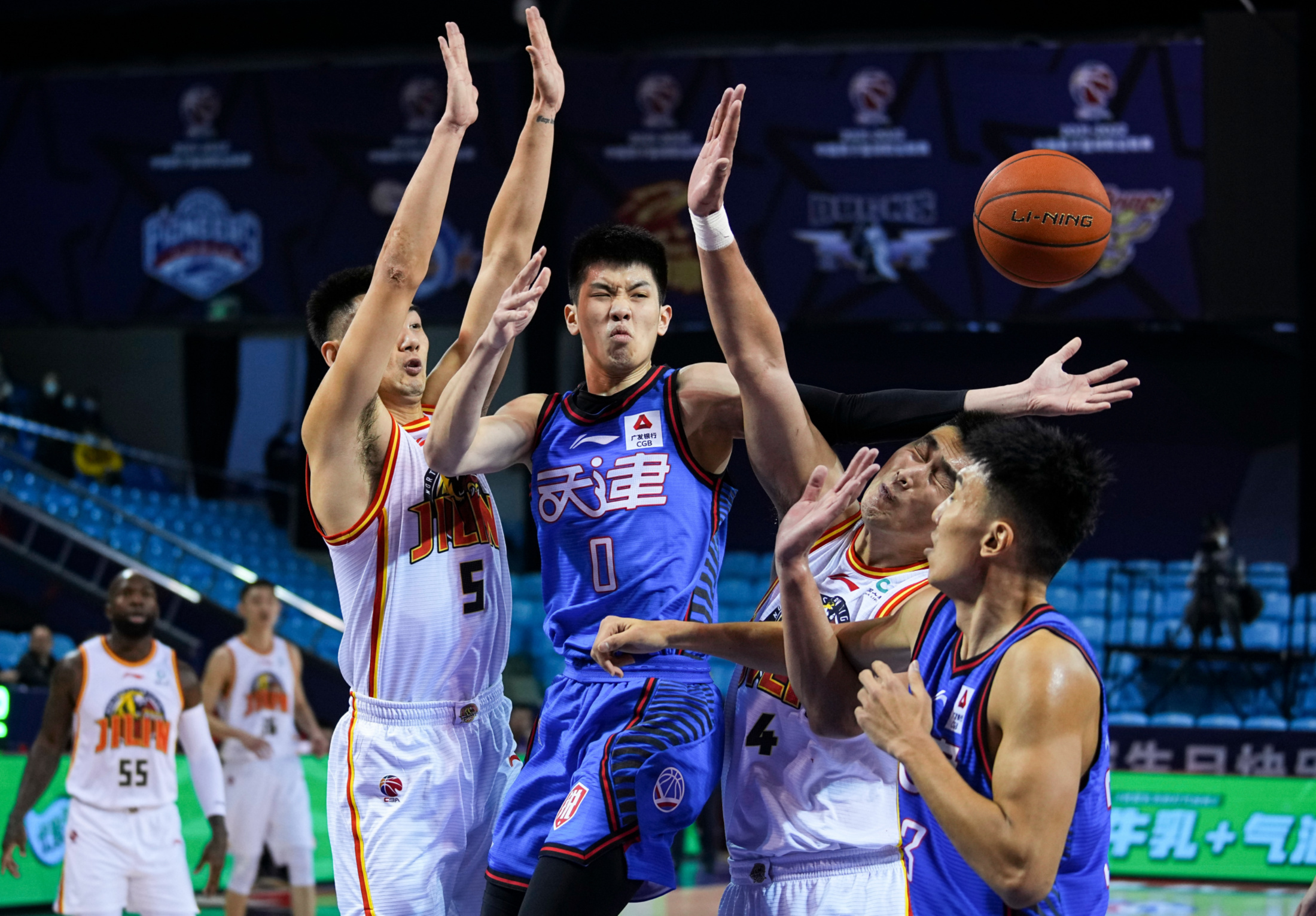 IM体育官方平台-猛龙客场大破对手,东部第一实力无可撼动