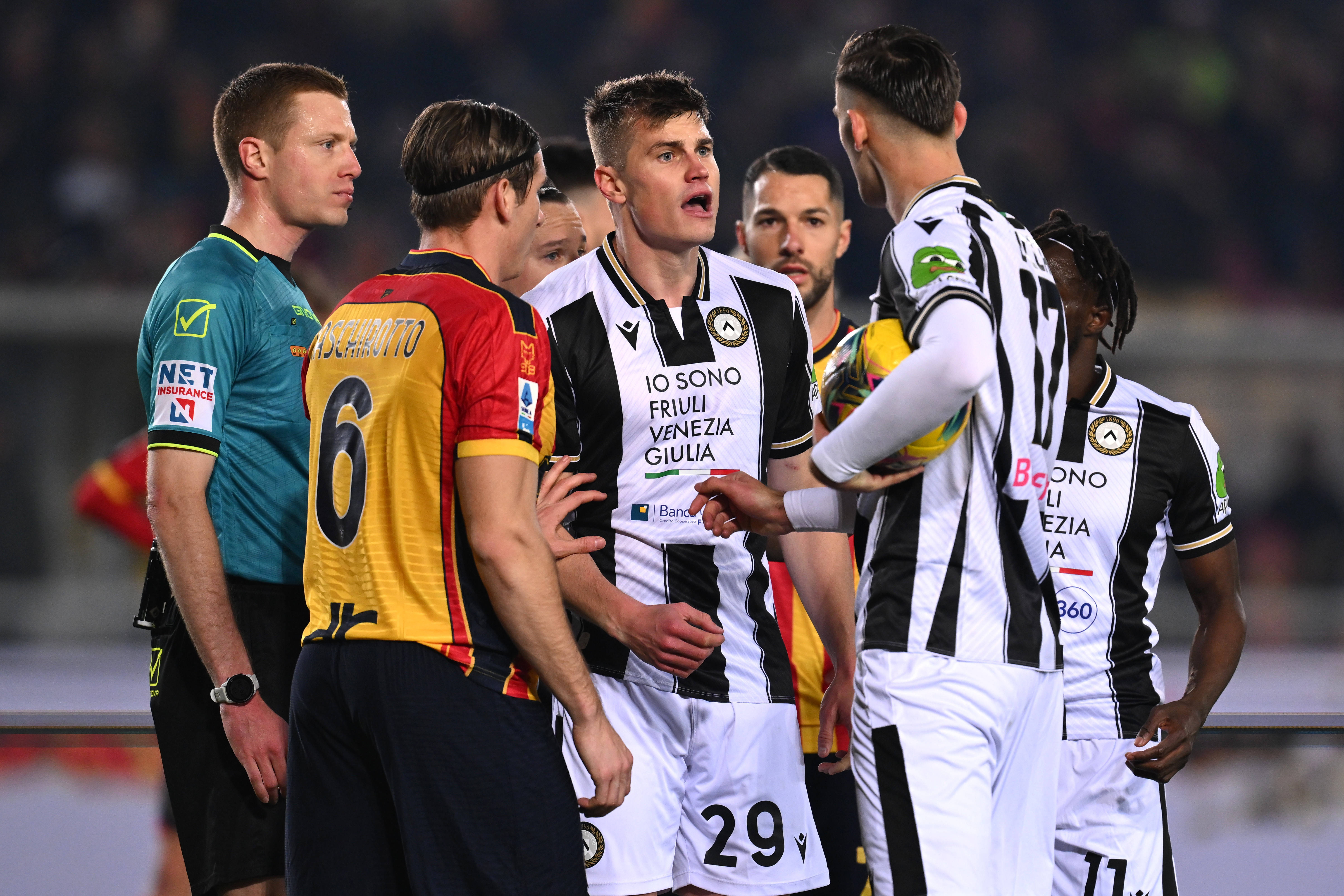 IM体育官网-意甲球队客场遭遇惨败,主帅考虑战术调整的简单介绍