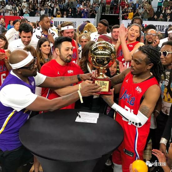 IM体育动画直播通道-包含观众为之疯狂，选手表现实至名归的词条