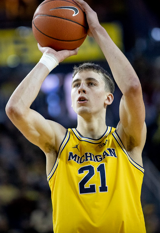 IM体育在线注册-马来西亚队横扫韩国队，黄鸭组合高光表现的简单介绍