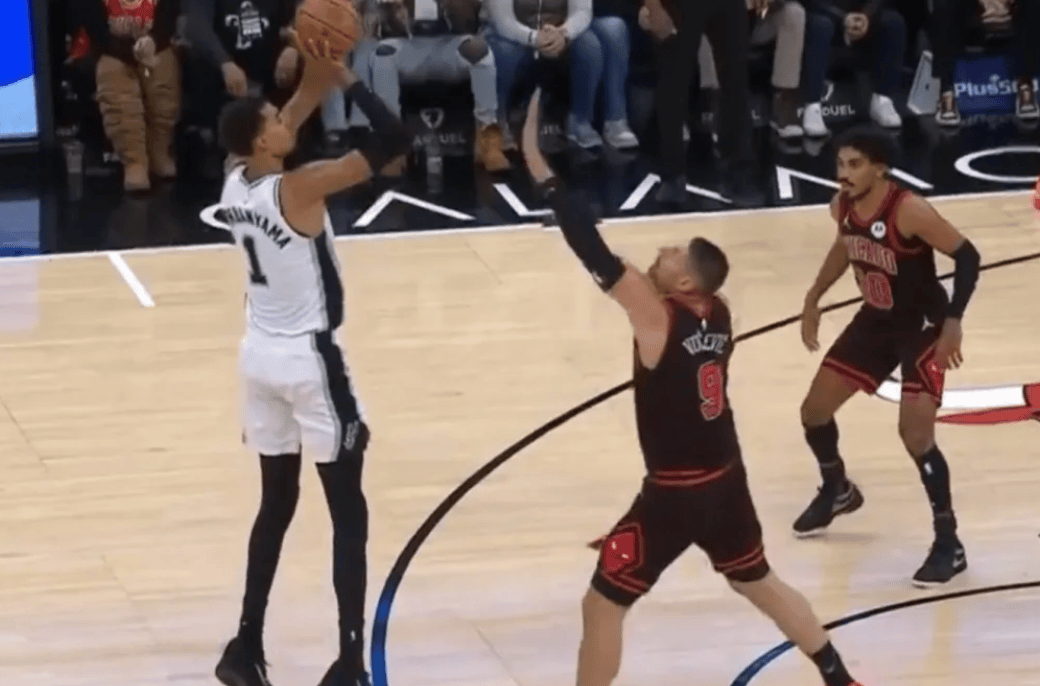 IM体育官方平台-上海队逆转福建队，杜兰特统治全场