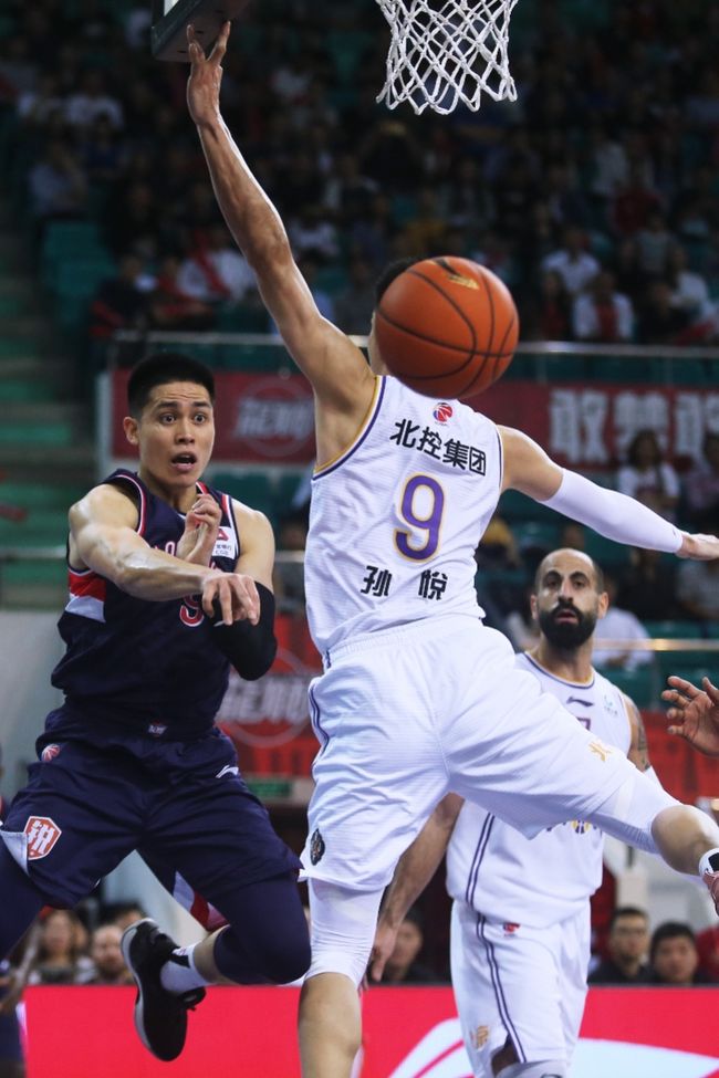 IM体育官网入口-包含广州队鏖战吉林队，布克关键制胜的词条