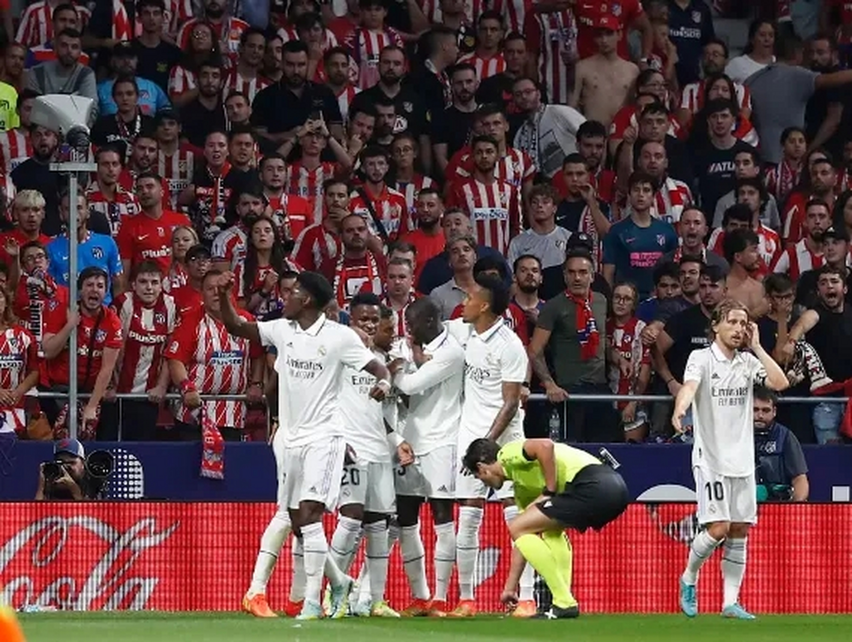 IM体育App下载-包含马德里竞技横扫利物浦，楚阿梅尼统治全场的词条