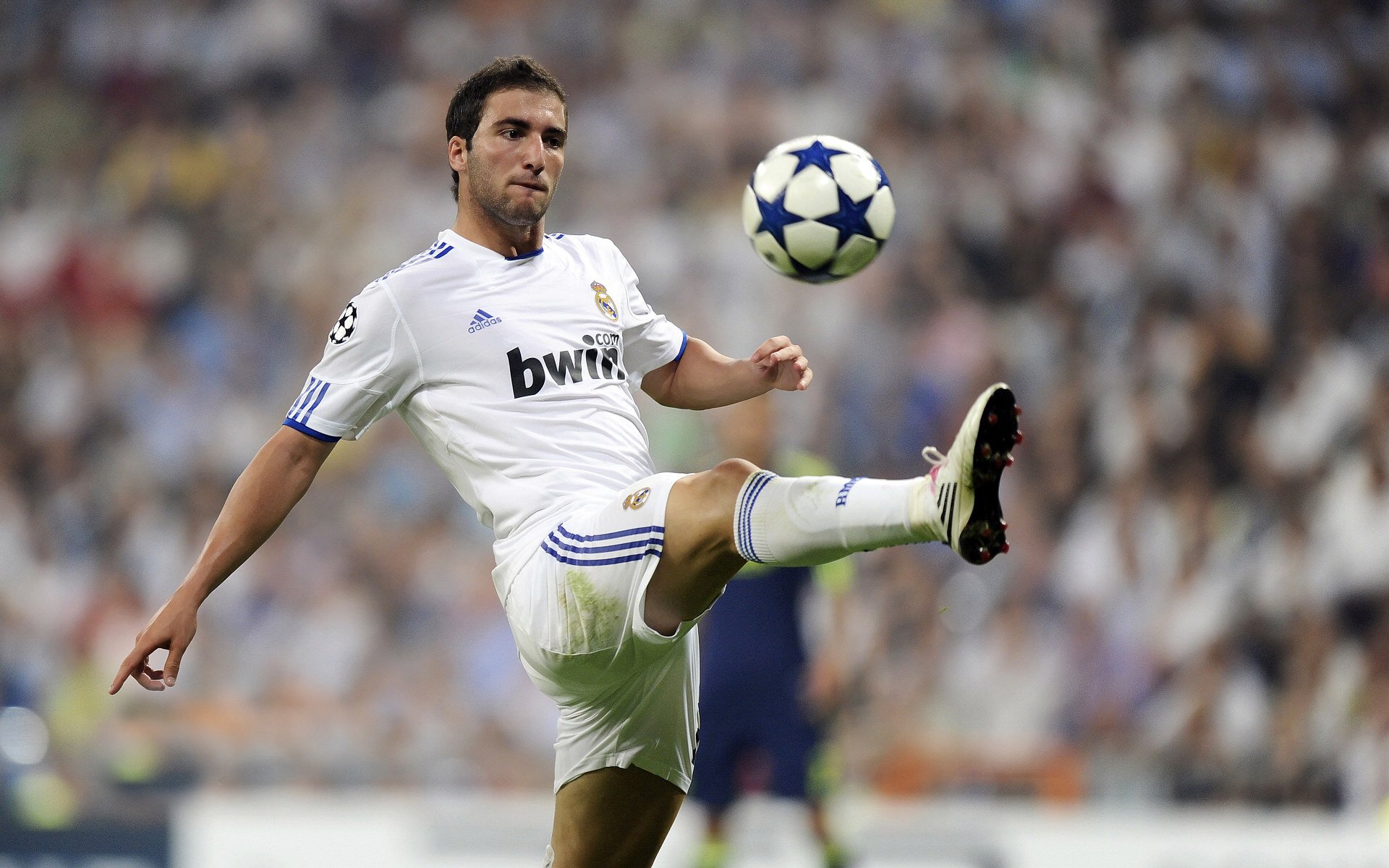 IM体育官网-钢铁防线与纪录之夜,布雷默刷新历史,乌拉圭式防守如何锁死多特蒙德