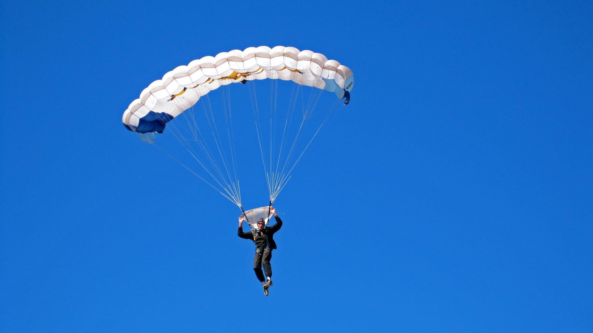 IM体育App下载-双线闪耀，波兰足球的团队胜利与樊振东的乒乓传奇